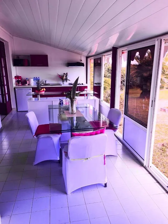 Holiday home Maison Spacieuse A Saint-Joseph Avec Vue Sur La Mer