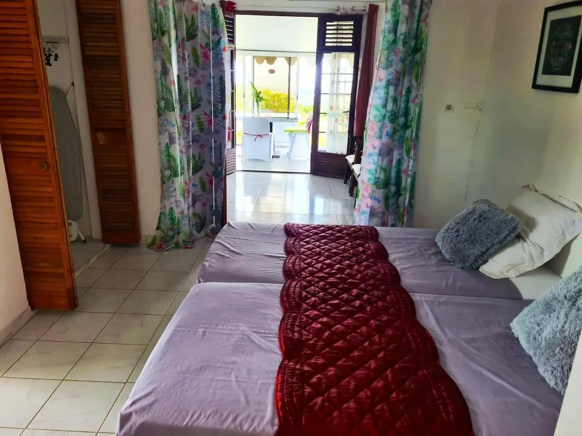 Holiday home Maison Spacieuse A Saint-Joseph Avec Vue Sur La Mer